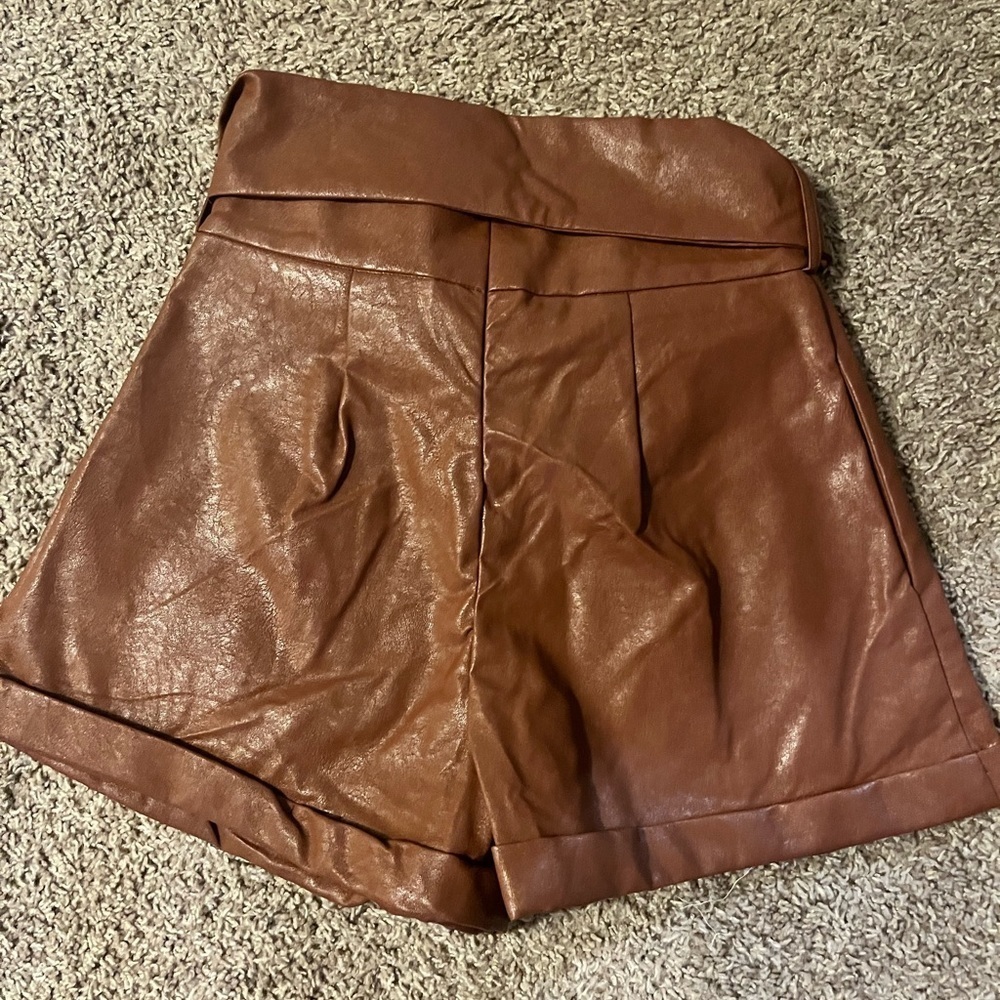 𝅺faux Leather Shorts - Picture 4 of 4
